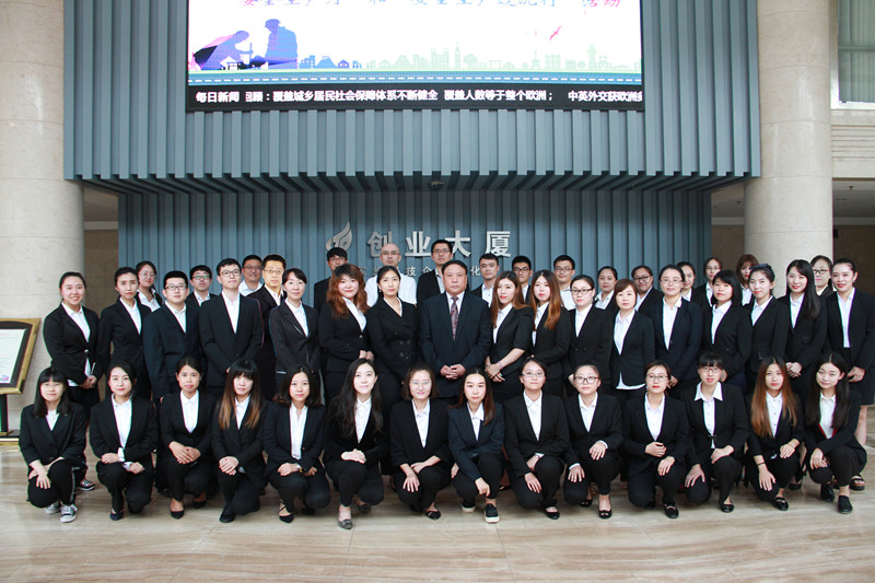 1561963330860587.jpg 東方集體照_副本.jpg